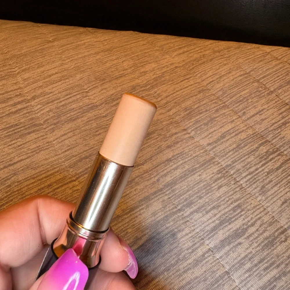 Cle de peau stick concealer ivory - Picture 3 of 3